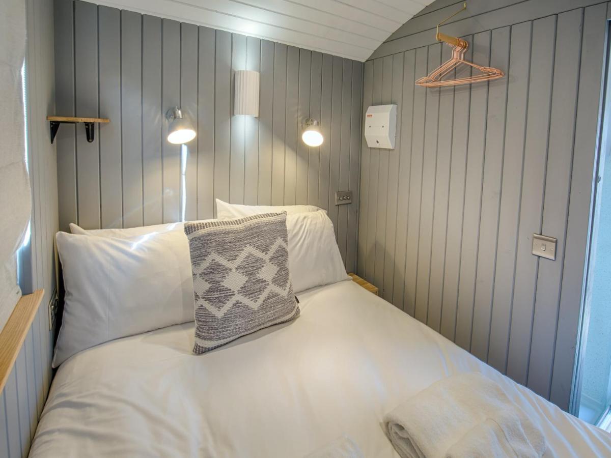 Pass The Keys Whitstable Shepherds Hut Minutes From The Harbour Exterior foto