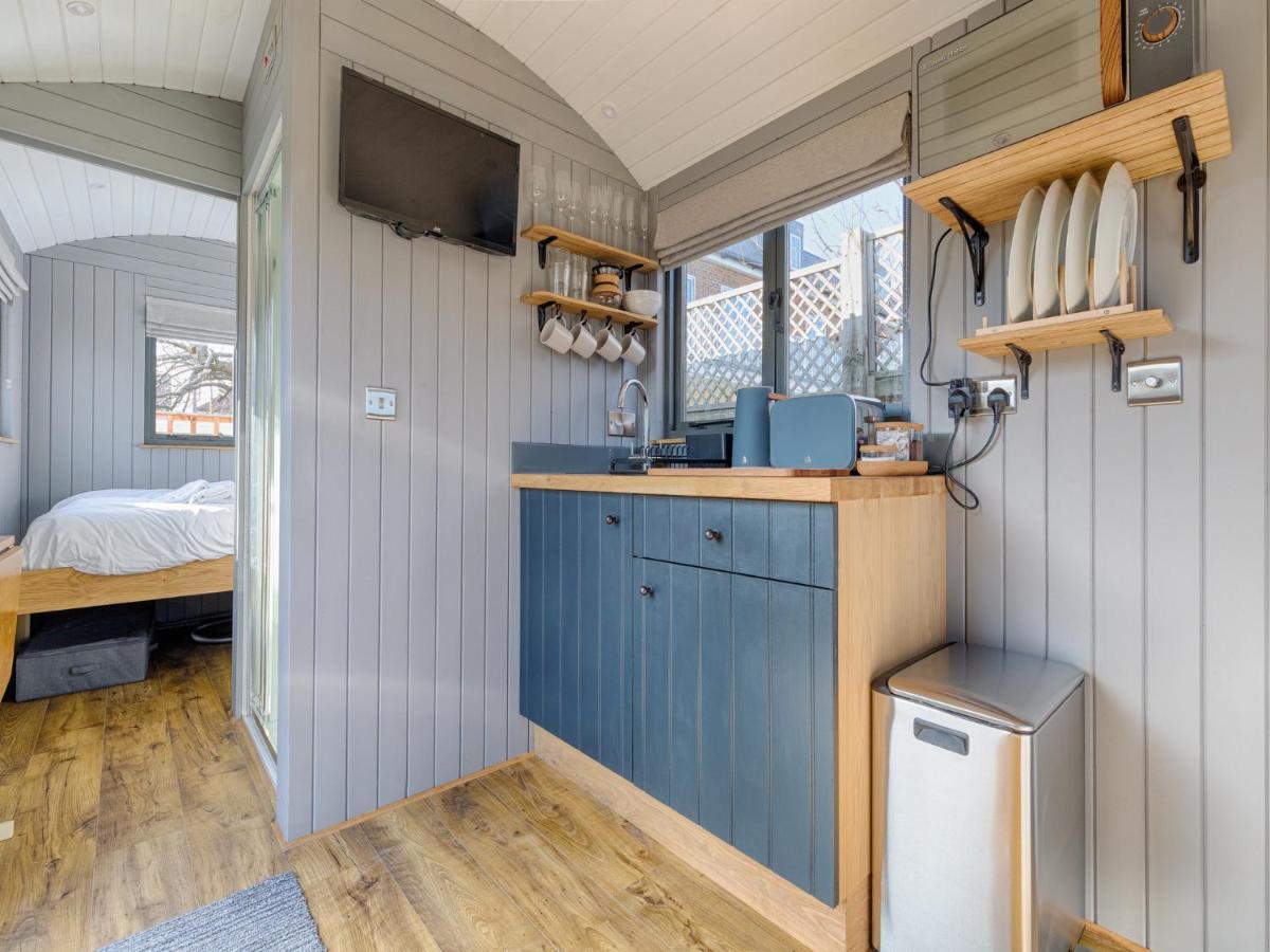 Pass The Keys Whitstable Shepherds Hut Minutes From The Harbour Exterior foto