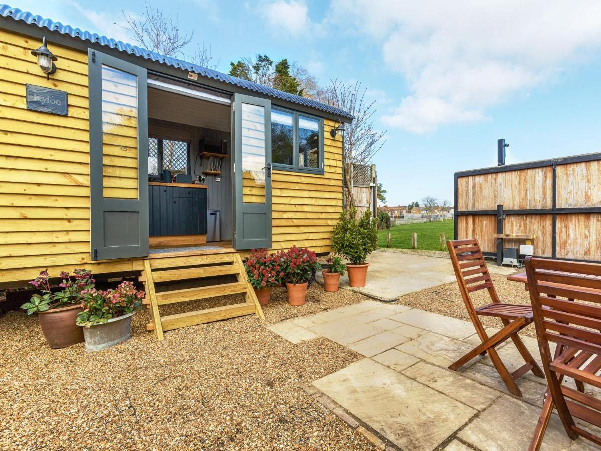 Pass The Keys Whitstable Shepherds Hut Minutes From The Harbour Exterior foto