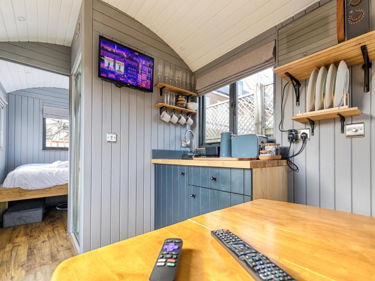 Pass The Keys Whitstable Shepherds Hut Minutes From The Harbour Exterior foto