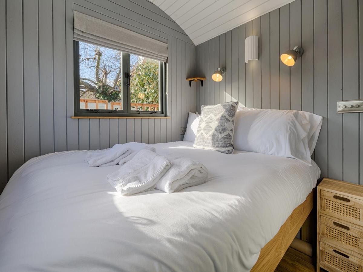 Pass The Keys Whitstable Shepherds Hut Minutes From The Harbour Exterior foto